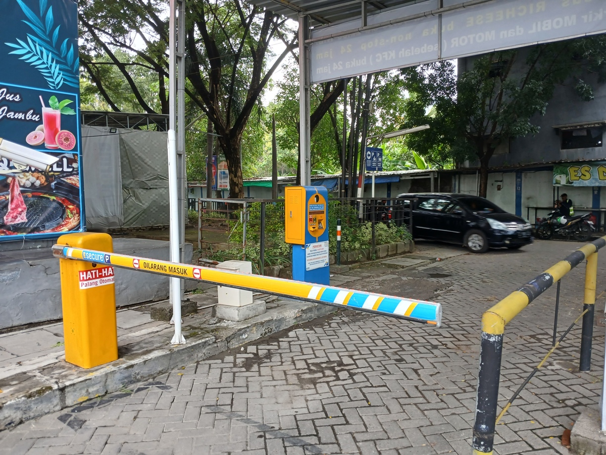 MASIH MINIM HASILNYA: Salah satu kawasan parkir yang ada di Lamongan. (ANJAR DWI PRADIPTA/RDR.LMG)