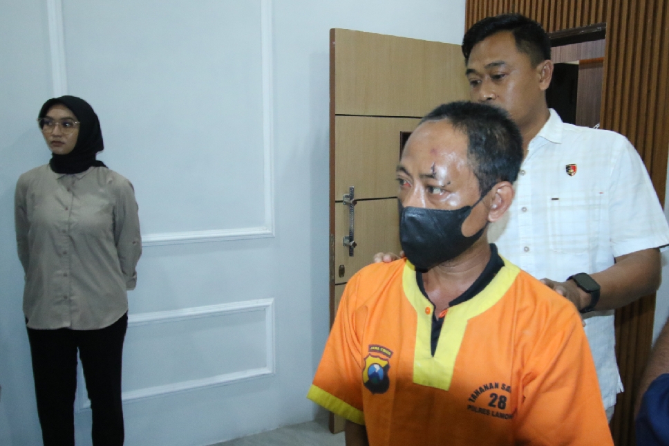 Kecanduan Film Porno, AK, Bapak asal Lamongan ini Tega Cabuli Anak Kandungnya.