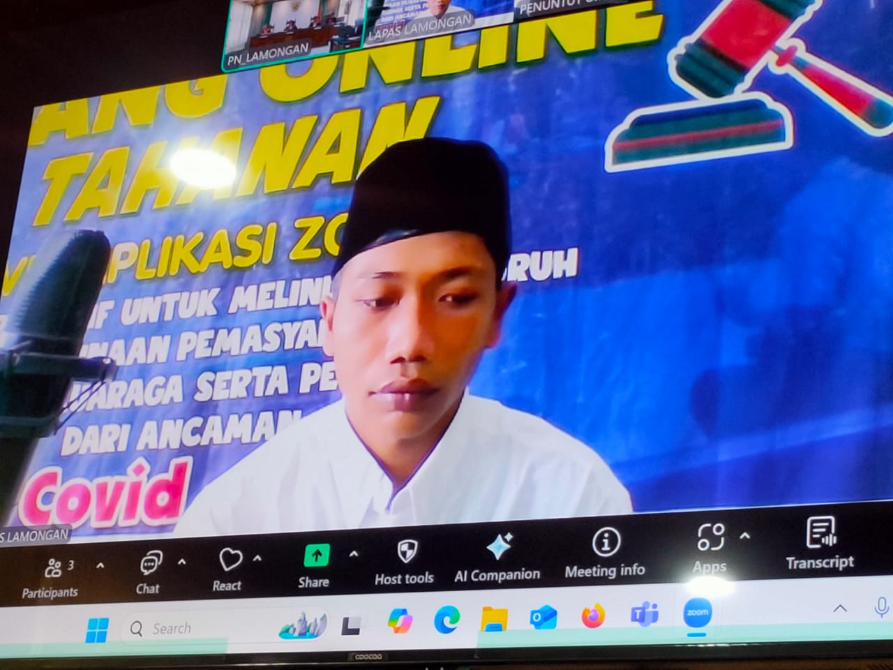 LEBIH RINGAN: Achmad Arrizal Firdaus, 23, menerima vonis dua tahun lebih delapan bulan kurungan penjara dari Majelis Hakim.&nbsp;