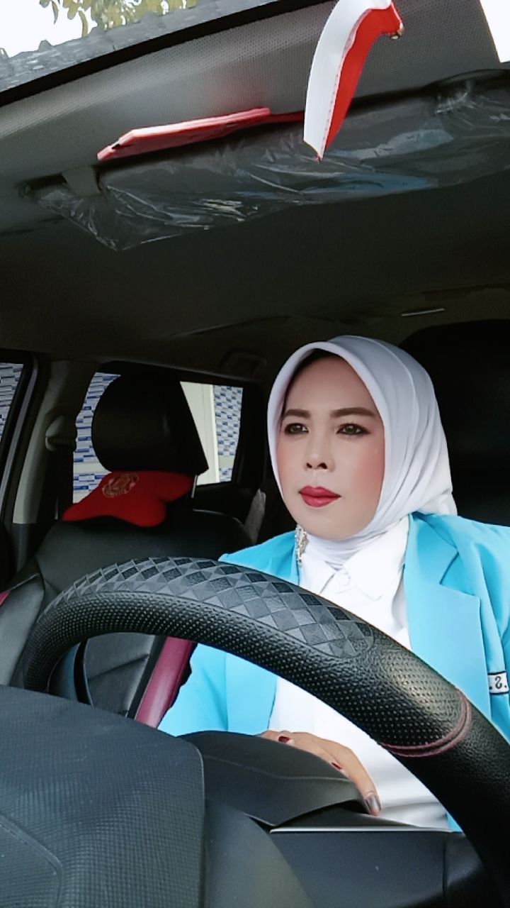 CINTA DUNIA PENDIDIKAN ANAK: Ketua Himpaudi Lamongan Siti Asyiyah, S.Pd., S.Sn yang di luar aktivitasnya di dunia pendidikan menjadi petambak dan peternak kambing. (IST/RDR.LMG)
