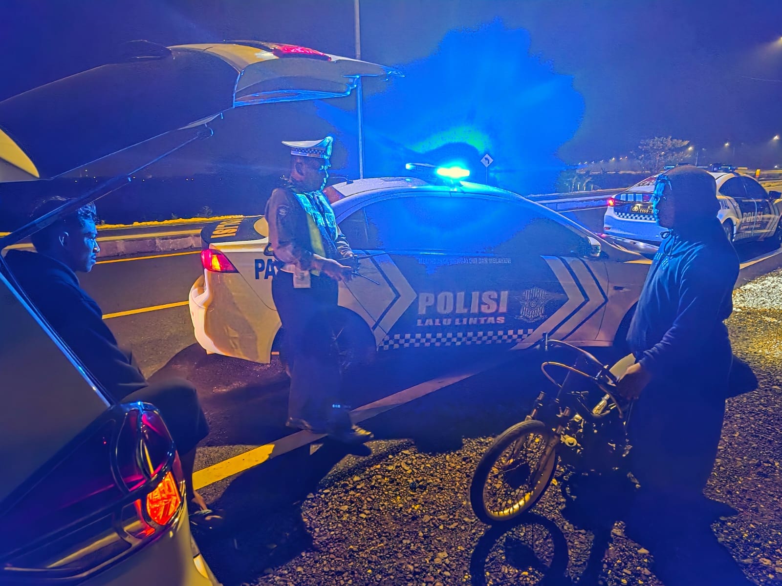 Remaja yang masih nekad melakukan balap liar di JLU harus berurusan dengan petugas kepolisian.