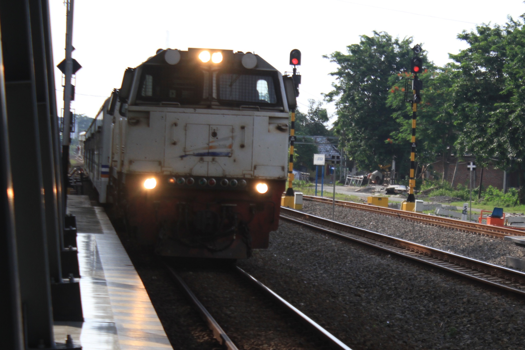 Humas PT KAI Daop 8 Surabaya mendata sebanyak 3.190 penumpang naik dan turun di Stasiun Lamongan.