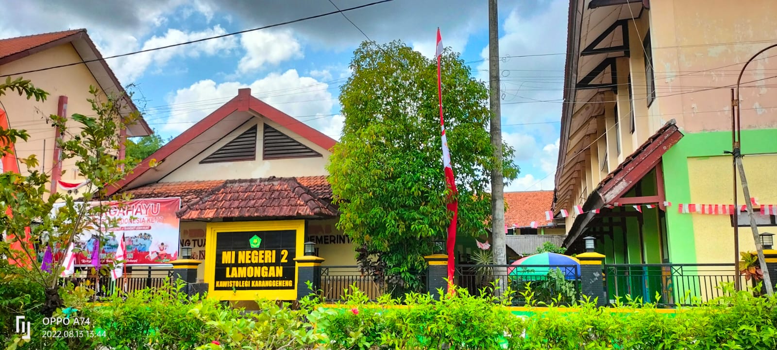 BERSIH DAN NYAMAN: Tampak depan gedung MIN 2 Lamongan di Desa Kawistolegi, Kecamatan Karanggeneng.