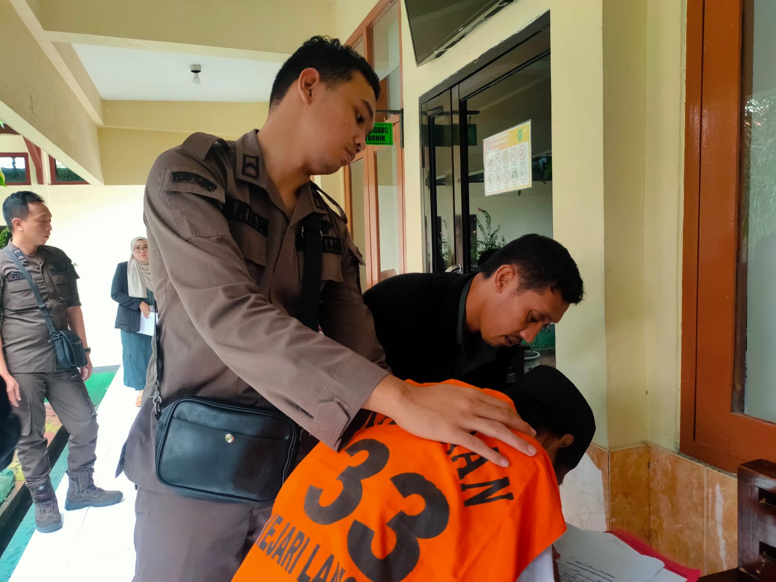 Terdakwa pencabulan terhadap anak di bawah umur, Khairul M divonis dua tahun lebih berat dari tuntutan JPU sebelumnya.