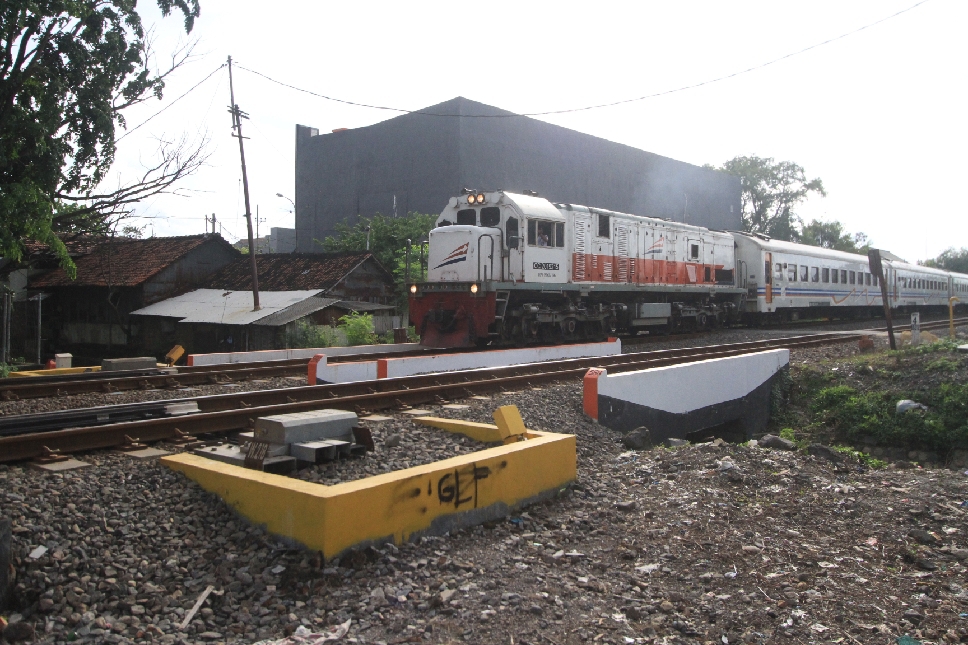 KA Argo Anjasmoro jurusan Surabaya-Jakarta diaktifkan melintas di Stasiun Lamongan saat libur panjang ini.