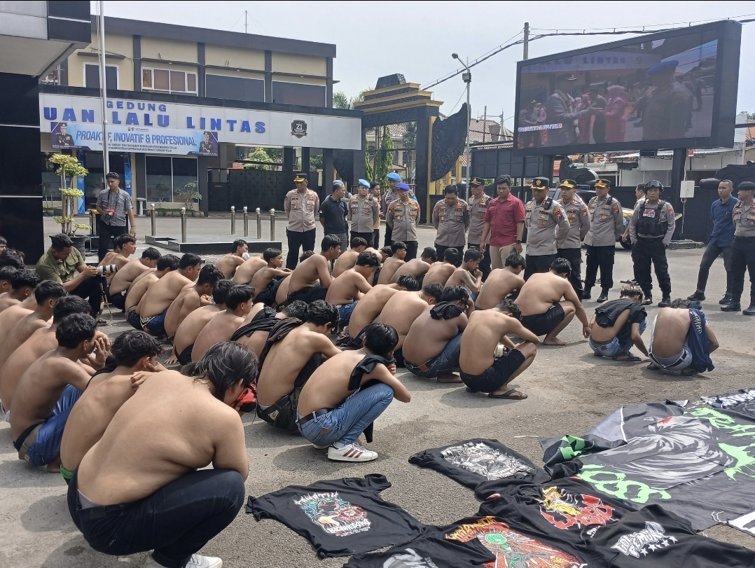 Sebanyak 30 pemuda didata dan dilakukan pembinaan usai melakukan konvoi di jalan nasional. Aksi ini ditengarai buntut dari bentrok antar kelompok di Kecamatan Babat yang me