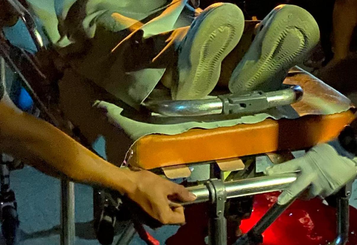 SATU MENINGGAL: Korban kecelakaan motor menabrak truk parkir. (IST/RDR.LMG)