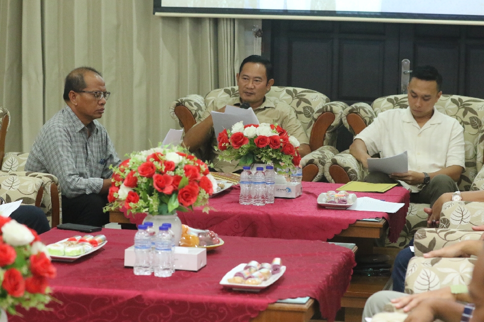 Bupati Yuhronur Efendi, Wabup Dirham Akbar Aksara Berkomitmen menuntaskan 15 program prioritas yang diusung.