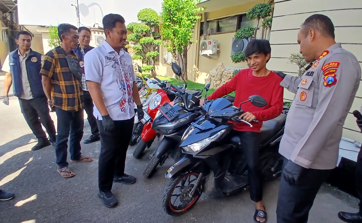 BARANG BUKTI: Motor curian hasil kejahatan tersangka yang berhasil diamankan Polres Lamongan. (ANJAR DWI PRADIPTO/RDR.LMG)