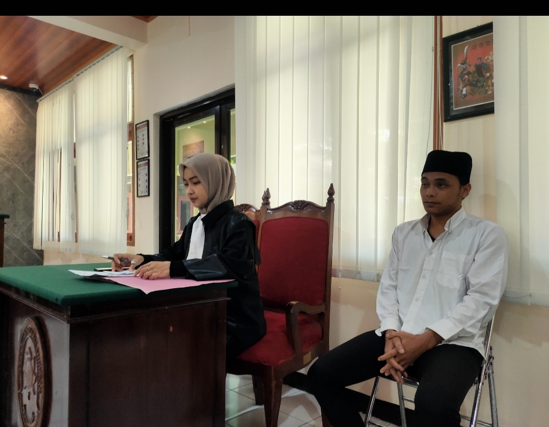 Terdakwa kepemilikan SS, Cahyo Setyo Trisno menjalani sidang di PN Lamongan.