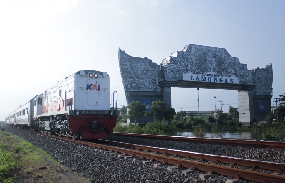 Lamongan, wilayah pesisir utara provinsi Jawa Timur ini mempunyai karakter berbeda-beda sesuai dengan letak geografisnya.
