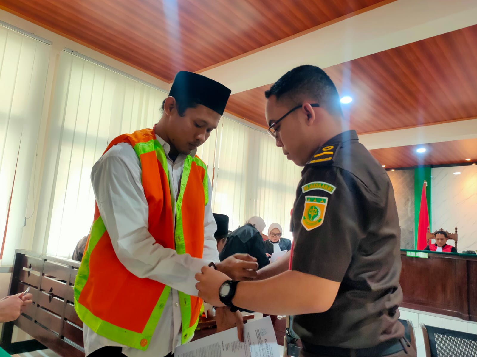 Terdakwa spesialis pencurian kotak amal, Rahmat Hidayat usai mendengarkan tuntutan yang dibacakan JPU.