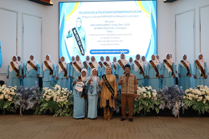 DIBEKALI: Pelantikan dan pelatihan Kepemimpinan Dasar Pengurus Cabang Himpaudi Se-Kabupaten Lamongan digelar kemarin (1/7) di Hall Sunan Drajat Paciran. (Asip Alafi/Radar Lamongan)