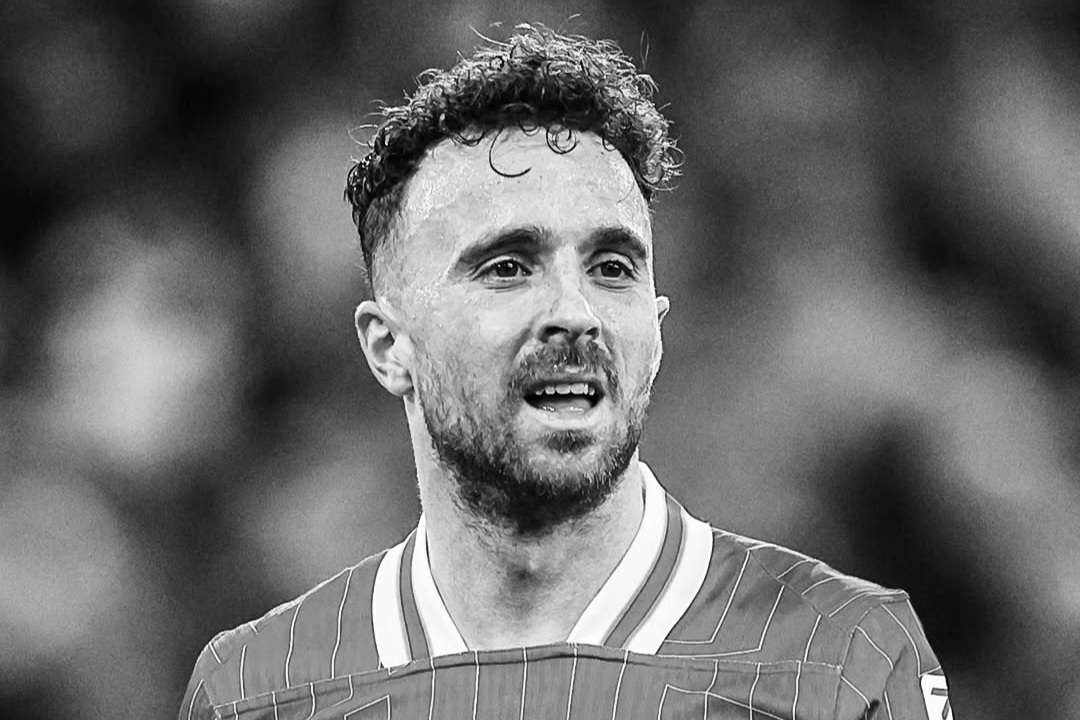 Penyerang Liverpool dan Timnas Portugal itu meninggal dunia dalam kecelakaan tragis di Spanyol, hanya dua pekan setelah menikah. Dunia sepak bola berduka.