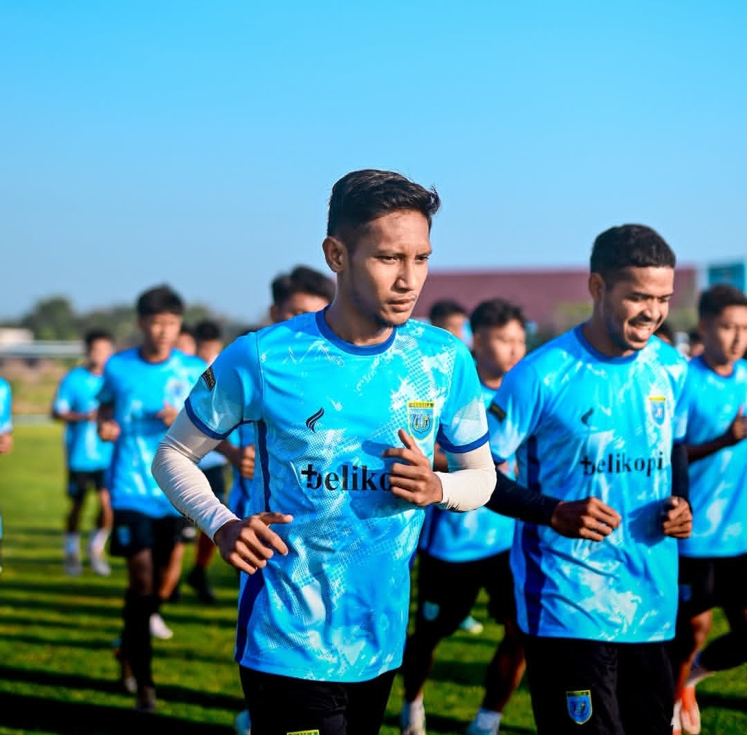 PEMAIN LOKAL : Pemain asing dan pemain naturalisasi belom bergabung bersama tim Persela untuk latihan bersama. (Instagram @PerselaFC)