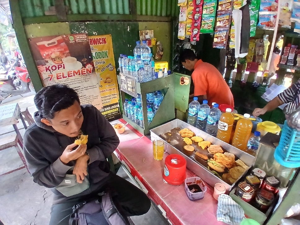 Imbauan penutupan warkop selama pelaksanaan suroan agung dikeluhkan oleh sebagian pelaku usaha.
