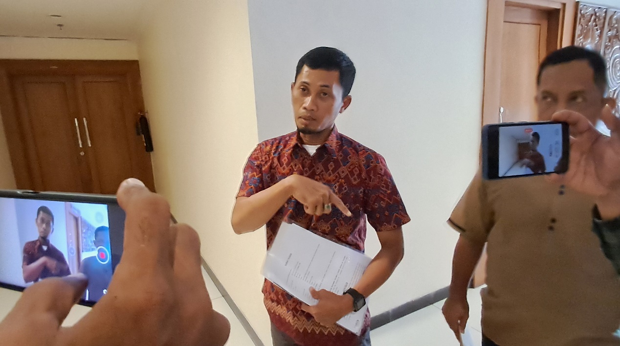 BERITAHUKAN KLIEN TAK BISA PENUHI PANGGILAN KPK: Muhammad Ridlwan, penasihat hukum dari eks Kepala Dinas PU Cipta Karya, Mohammad Wahyudi. (GAMAL A/RDR.LMG)