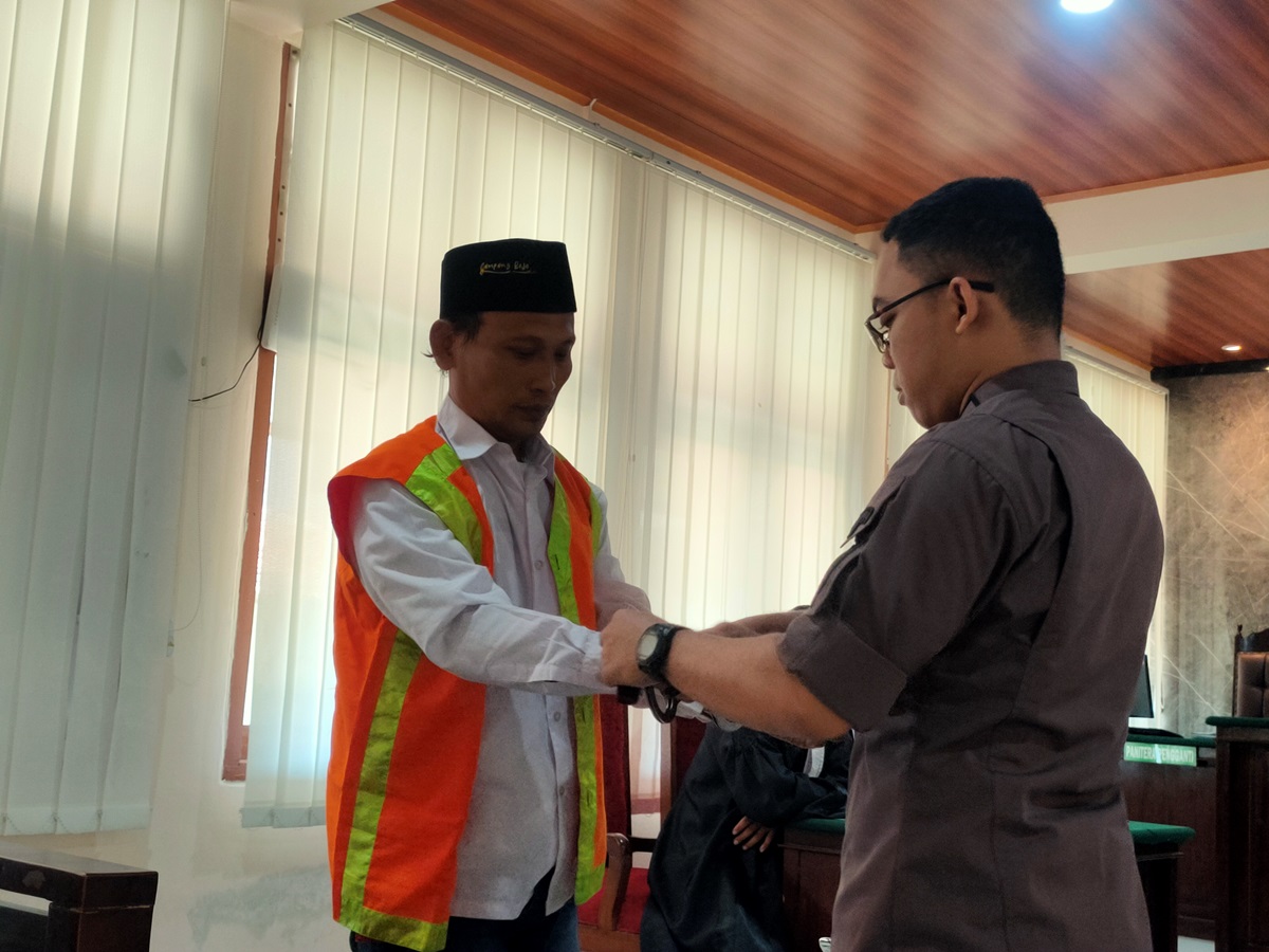 TERIMA VONIS: Suparlan dinyatakan bersalah dalam kasus peredaran sabu &ndash; sabu. Dia divonis tujuh tahun penjara. (IST/RDR.LMG)