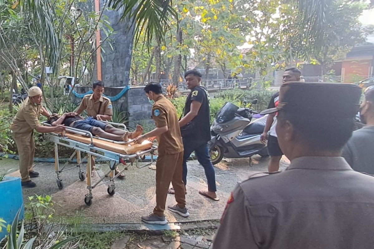 SUDAH TERTANGKAP SEMUA: Nabiaca Ardyan Pratama yang menjadi korban penganiayaan di Telaga Dapur, Kelurahan Sidokumpul Lamongan. (ANJAR DWI PRADIPTA/RDR.LMG)
