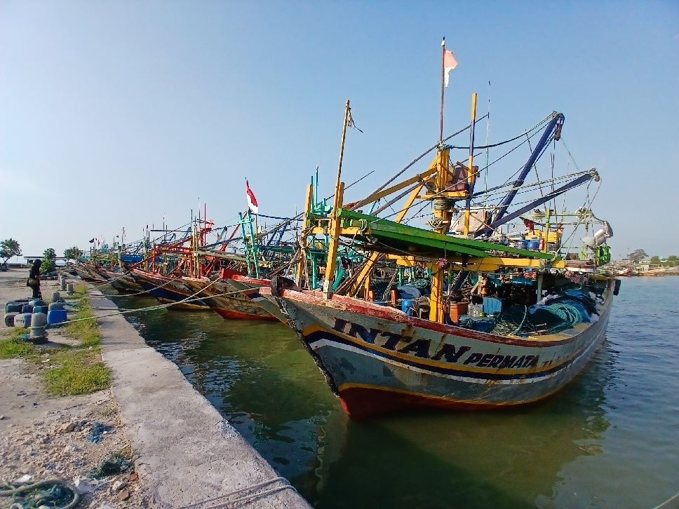 TERPENGARUH CUACA: Jumlah perahu yang mengirim tangkapan laut ke TPI hanya hitungan jari.