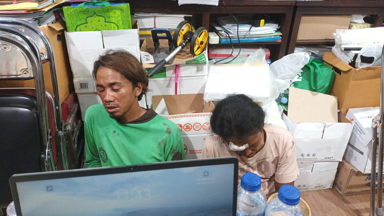 DIAMANKAN: Dua pelaku pencurian tabung LPG.