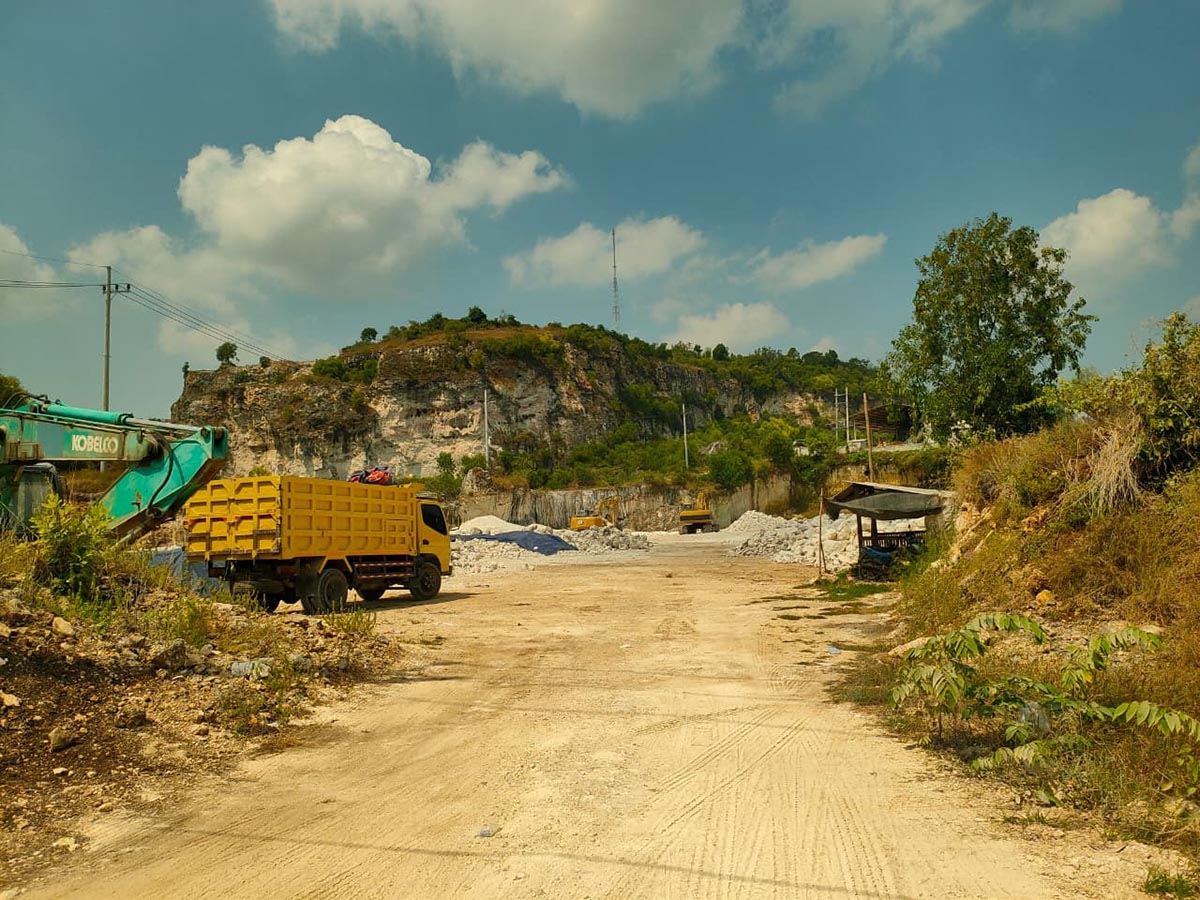 SERING TAK BISA 100 PERSEN: Salah satu galian C yang ada. Data Bapenda, jumlah wajib pajak dari mineral bukan logam dan batuan minim. (A ASIP ALAFI/RDR.LMG)