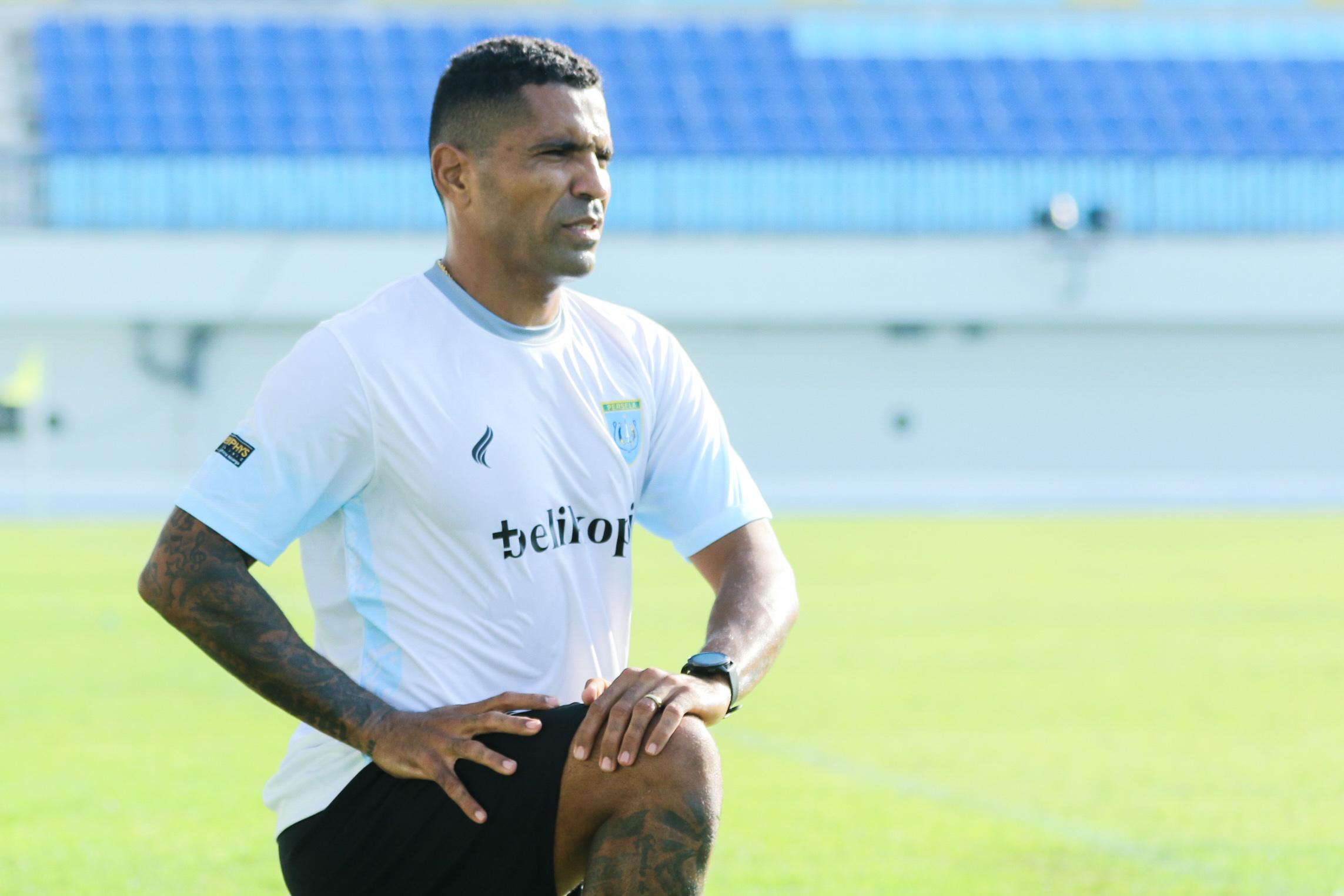 Pemain naturalisasi Persela, Alberto Goncalves yang sudah berkepala empat dituntut memiliki fisik prima dikompetisi Liga 2 mendatang.