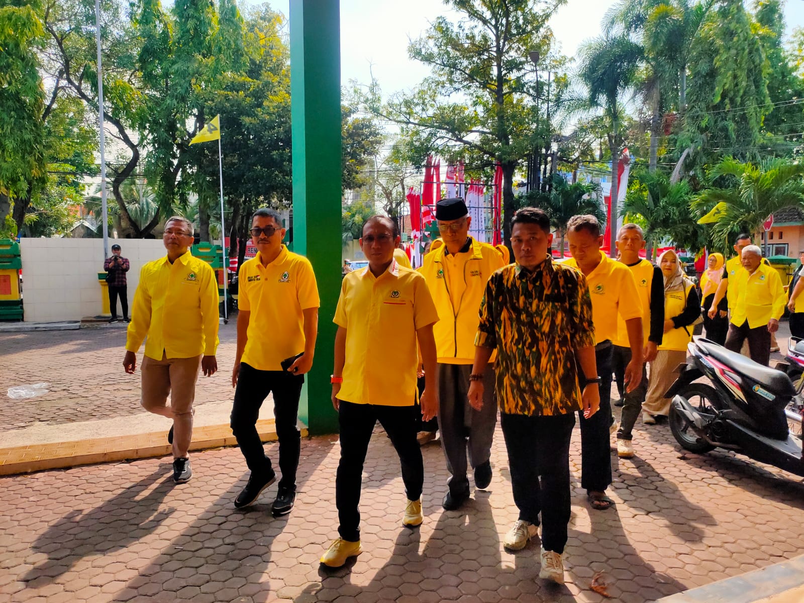 Ujik Silvian Efendi mendaftar sebagai Bakal Calon Ketua DPD Partai Golkar Lamongan.