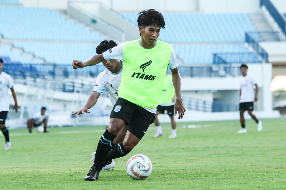 M. Afani Ubaidillah, salah satu pemain untuk memenuhi regulasi U-21 Championsip League.