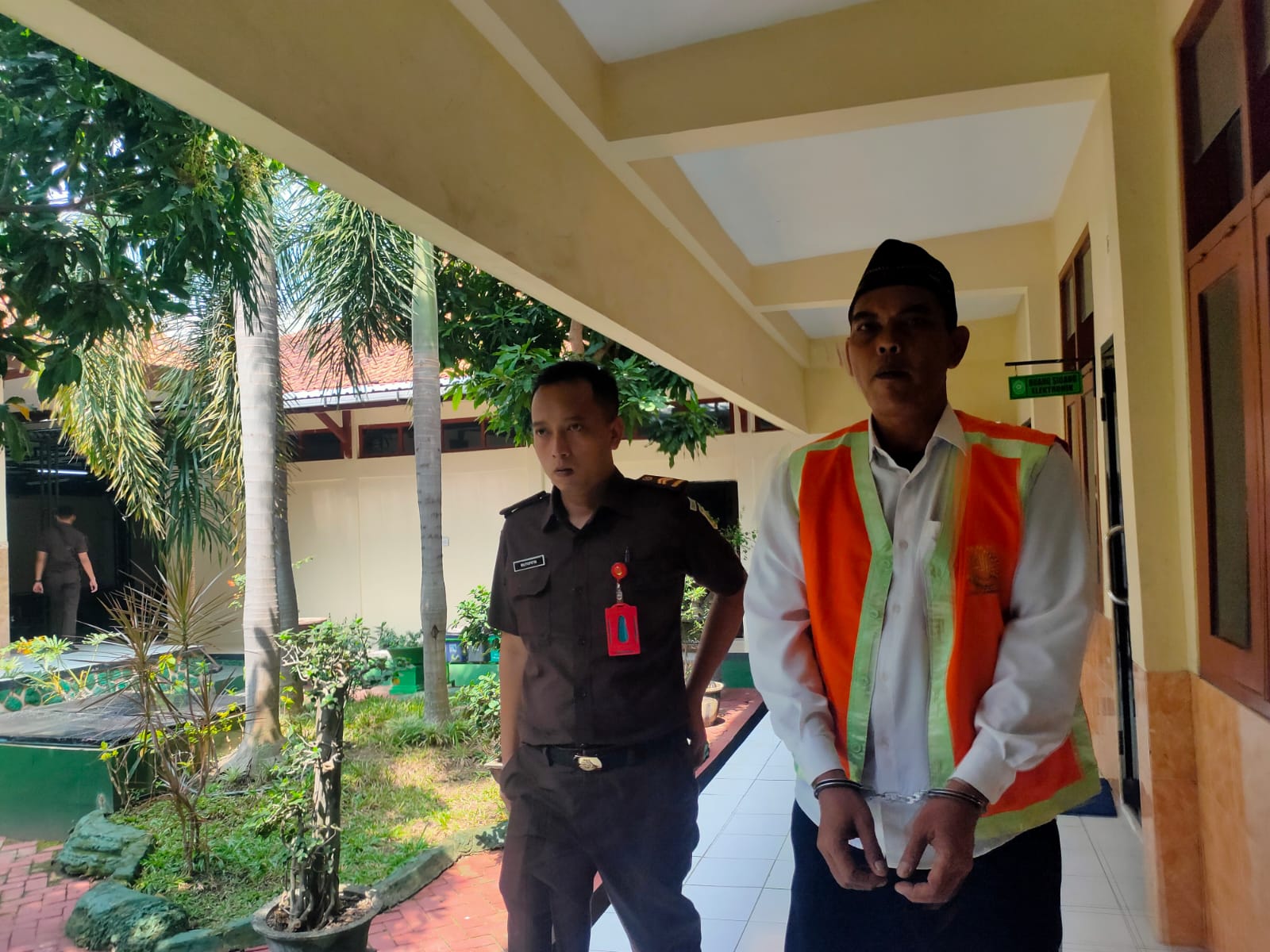 Terdakwa pemain judol, Eko Pudjianto meminta keringanan atas tuntutan 1,5 tahun penjara dari JPU.&nbsp;