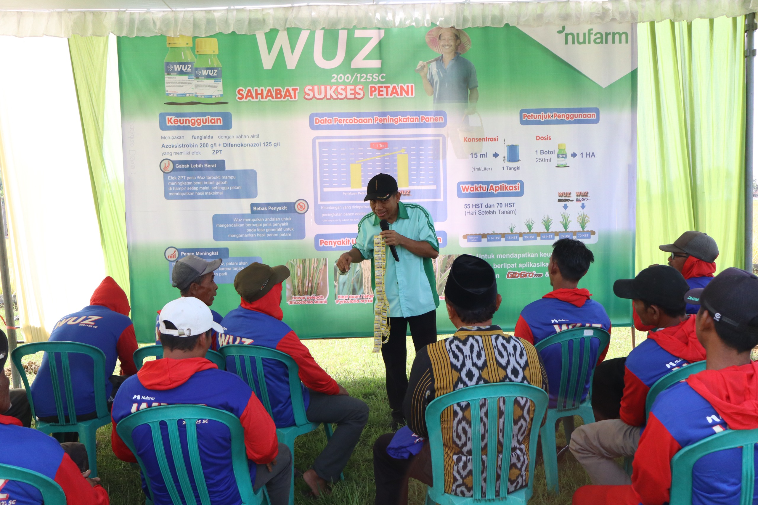 Edukasi dari Pihak PT Nufarm Indonesia kepada Petani di wilayah Lamongan.