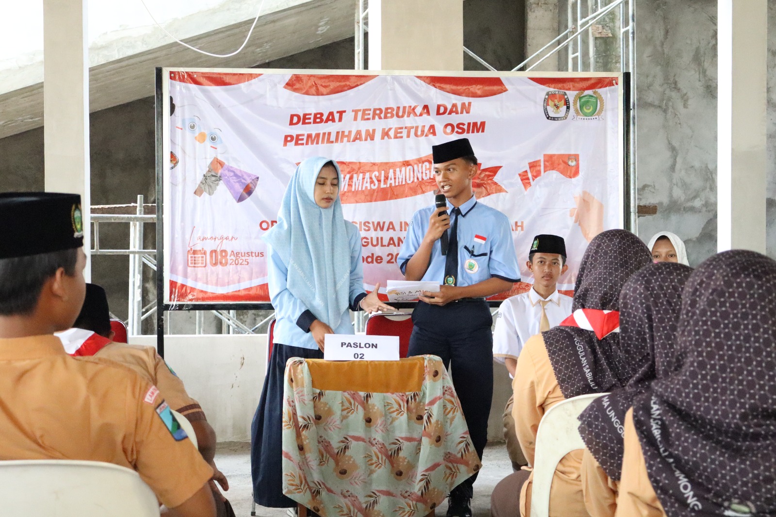 LUGAS: Kandidat ketua dan wakil ketua OSIM MA Unggulan Sabilillah Lamongan adu gagasan dan menjawab pertanyaan dengan baik.