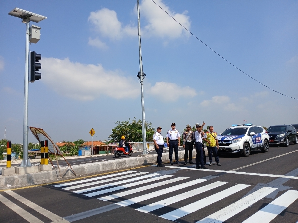 ANJAR DWI PRADIPTA/RDR.LMG Pihak terkait melakukan pengecekan JLU sebelum dilakukan uji coba pembukaan jalan pertengahan minggu ini.