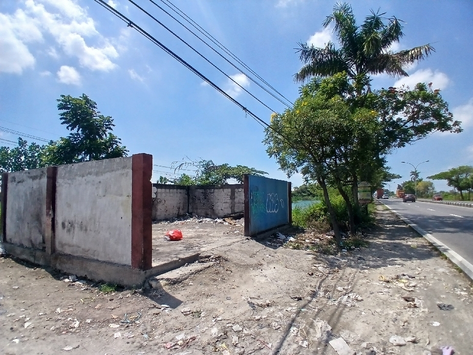 Salah satu TPS di Pinggir Jalan Nasional wilayah Kecamatan Deket.