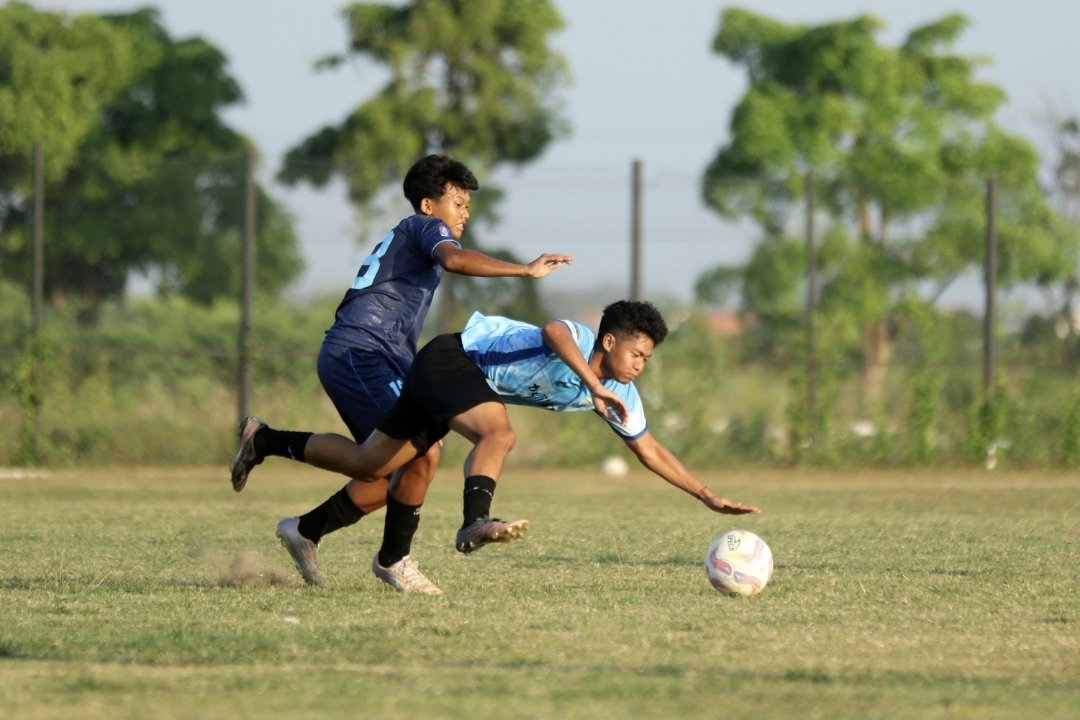 Kondisi lapangan Gajah Mada yang kering dan keras bisa memicu pemain Persela cedera saat latihan di sana.