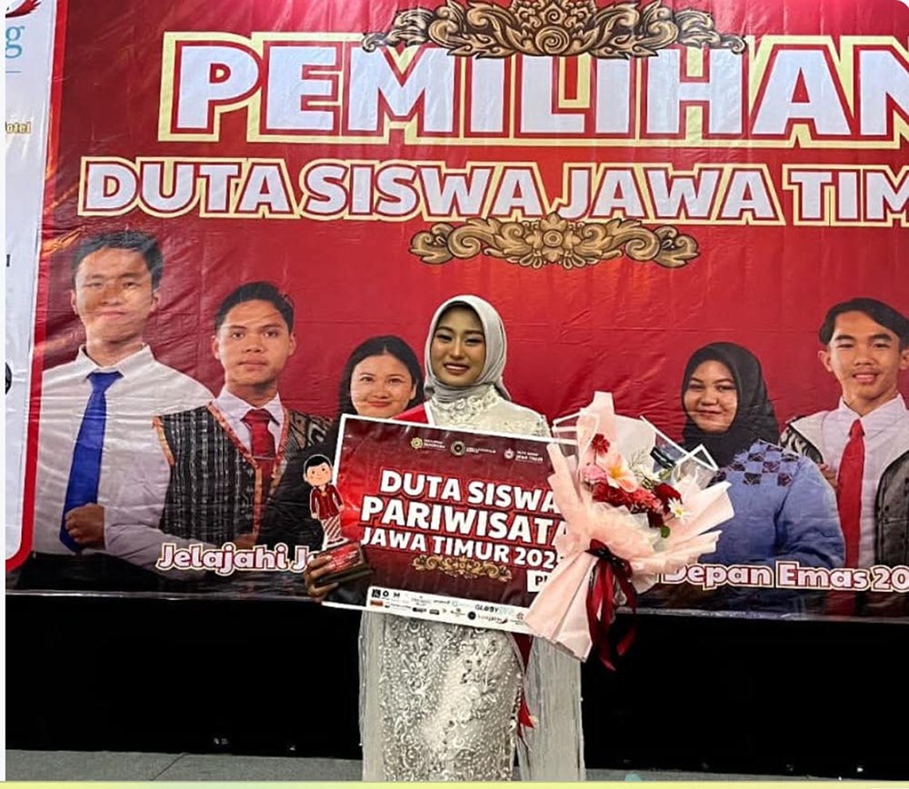 BERPRESTASI: Lefhia Ayu Adinda saat dinobatkan sebagai Duta Siswa Pariwisata Jatim 2025. (IST/RDR.LMG)