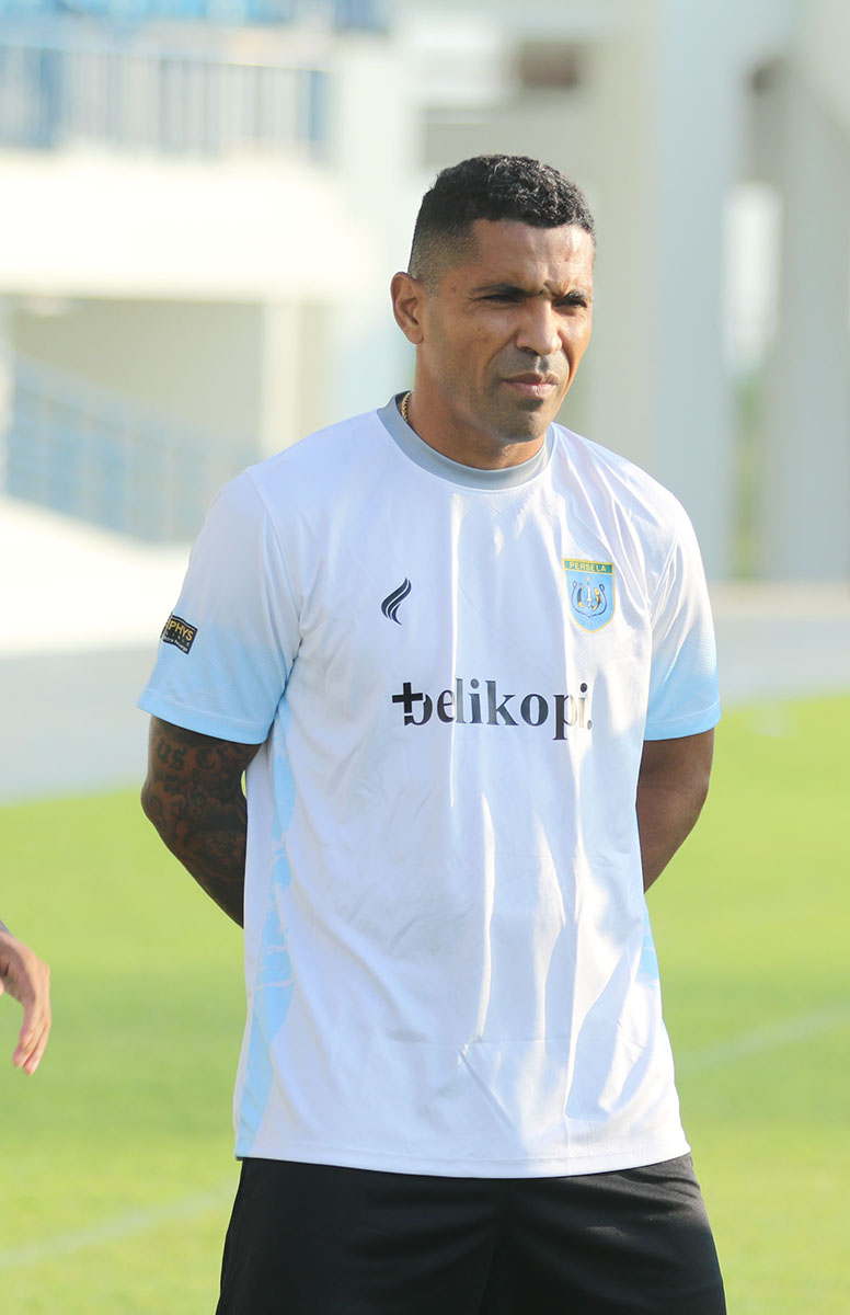 BAKAL TERUS DIASAH: Striker naturalisasi Beto Goncalves diharapkan menemukan peforma terbaiknya bersama Persela saat Championship mulai bergulir. (ANJAR DWI PRADIPTA/RDR.LMG)