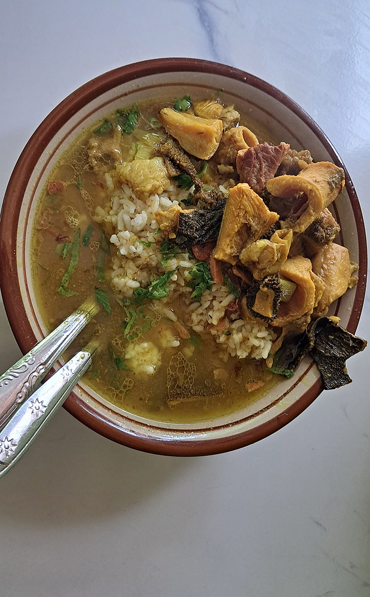 SEGAR: Soto babat yang ada di warung M Ridwan. (GAMAL A/RDR.LMG)