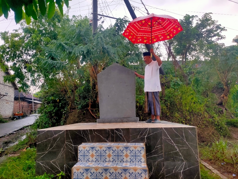 JEJAK SEJARAH: Replika Prasasti Baru yang berada di Dusun Bura Buri, Desa Barurejo.