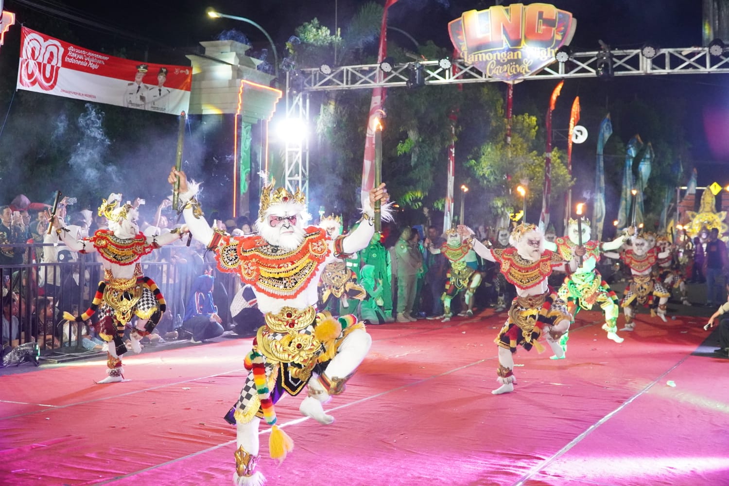 MEMUKAU: MA Unggulan Sabilillah menampilankan tariaan sakera khas budaya Nusantara.