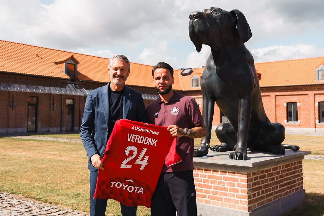 Resmi diperkenalkan sebagai rekrutan terbaru LOSC Lille, Calvin Verdonk bakal menggunakan nomor punggung 24.