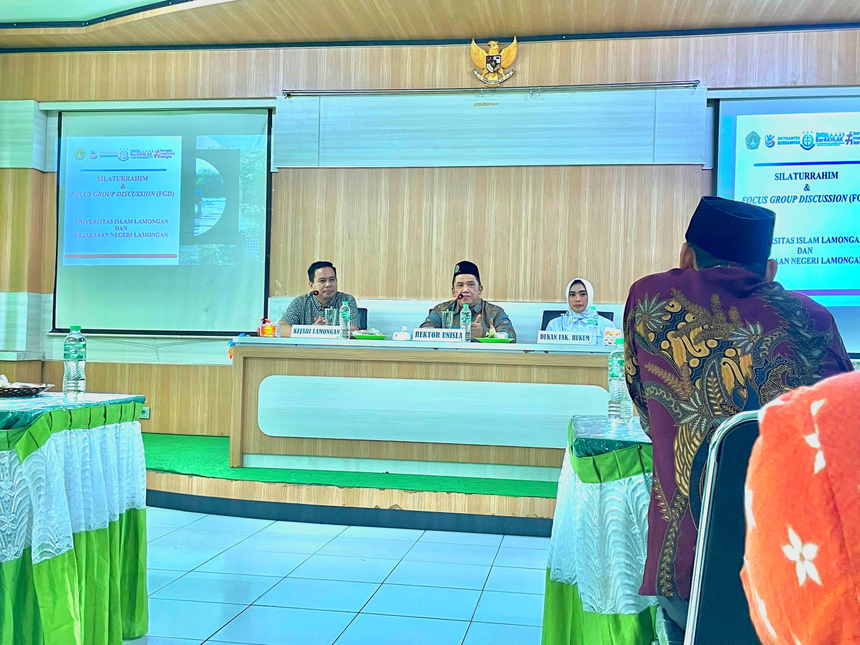 DISKUSI BERSAMA: Kasus penjualan tanah negara Desa Sidokelar, Kecamatan Paciran menarik perhatian untuk menjadi bahan diskusi. (IST/RDR.LMG)