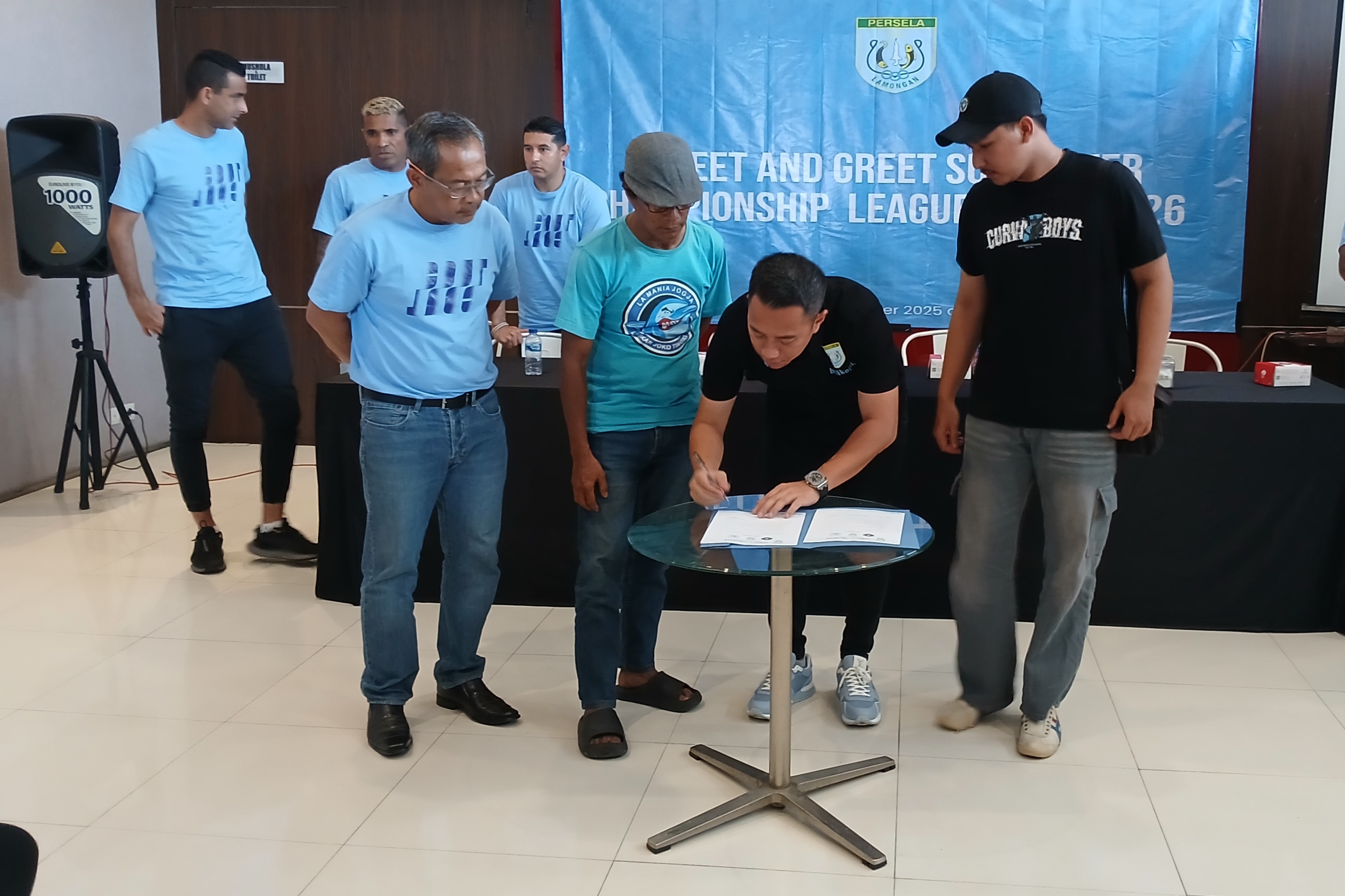 Manajemen dan suporter Persela sepakat satukan tekad lewat pakta integritas.