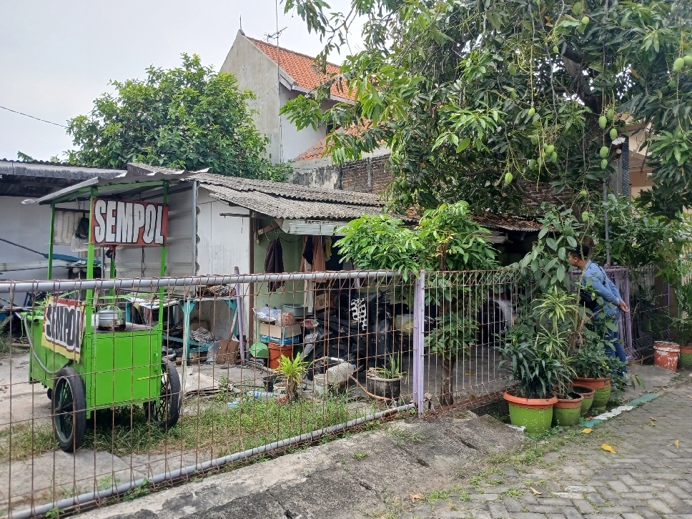 Suasana rumah korban mutilasi di Desa Made, Kecamatan Lamongan, tampak sepi pada Minggu (7/9).