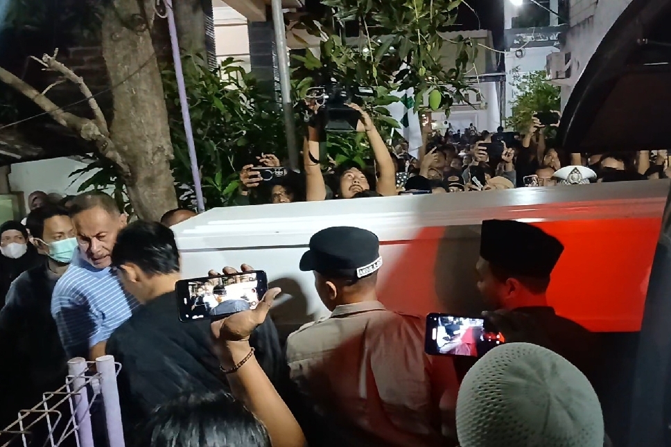 Jenazah Tiara Angelina tiba di rumah duka Lamongan disambut isak tangis keluarga dan warga.
