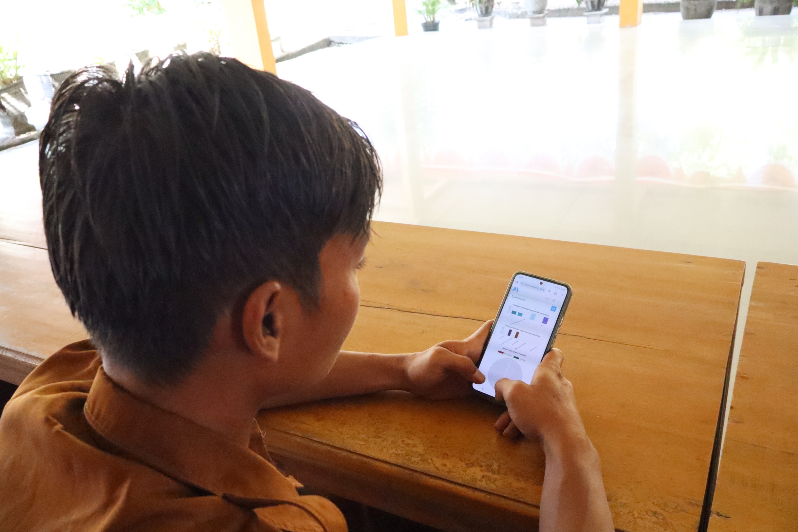 DIGITALISASI: Pelayanan publik Desa Moronyamplung bisa melalui akses digital.