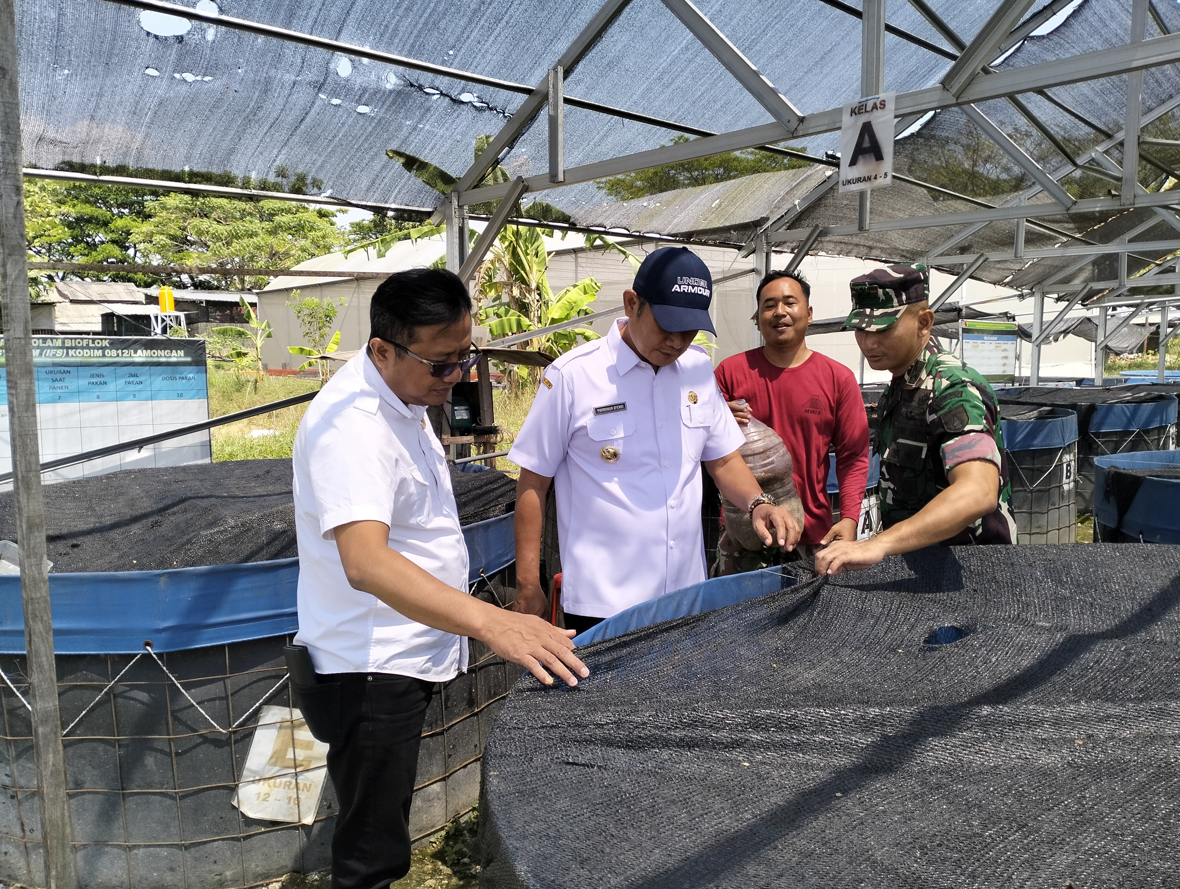 Ketua DPRD Lamongan, M. Freddy Wahyudi, bersama Bupati Lamongan, Yuhronur Efendi, serta Letkol Arm Ketut Wira Purbawan, saat menjabat Dandim 0812 Lamongan, (27/8).