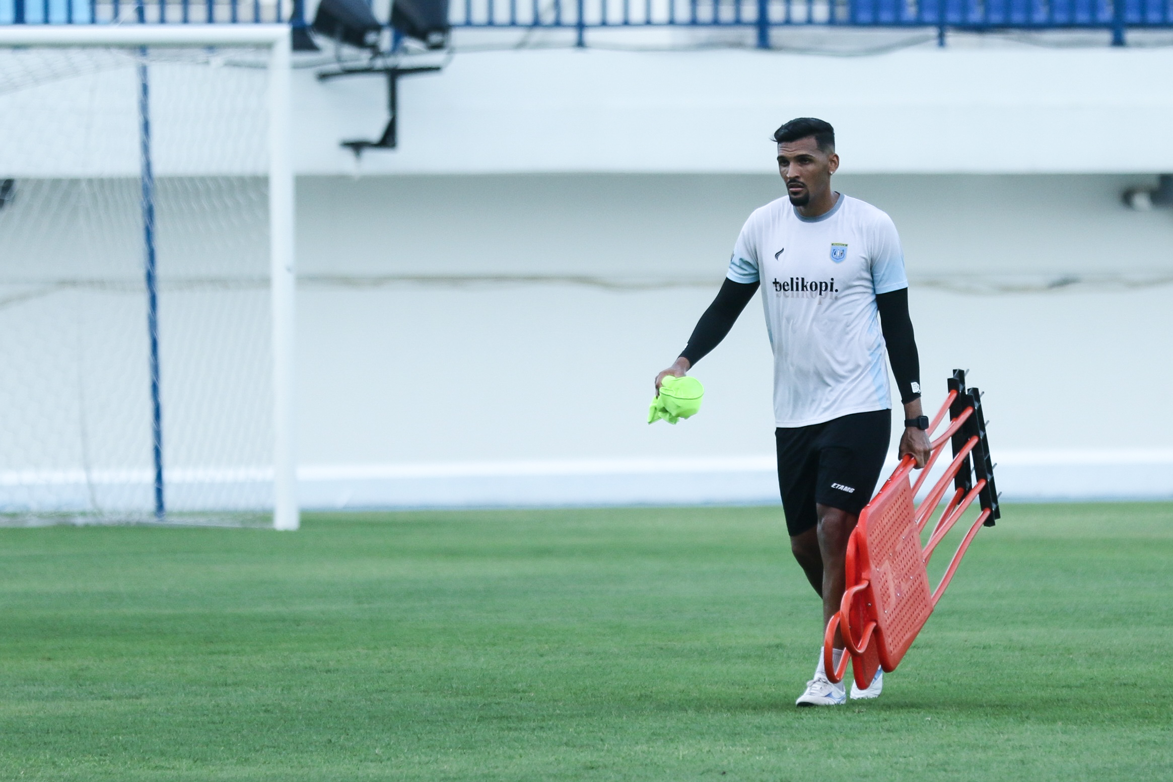 Bek Persela, Daniel Goncalves bersiap menghadapi laga melawan Persiku Kudus, Senin (29/9)