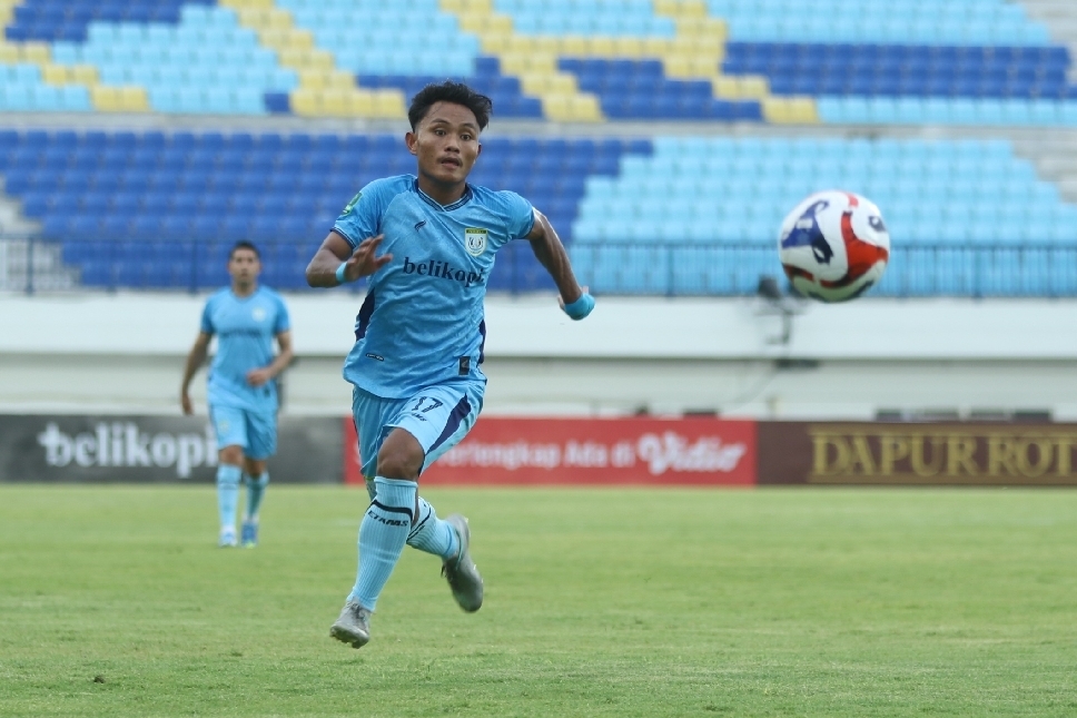Muhammad Sadewa hampir selalu menjadi pilihan utama untuk memenuhi pemain U-21 dikompetisi Liga Championship