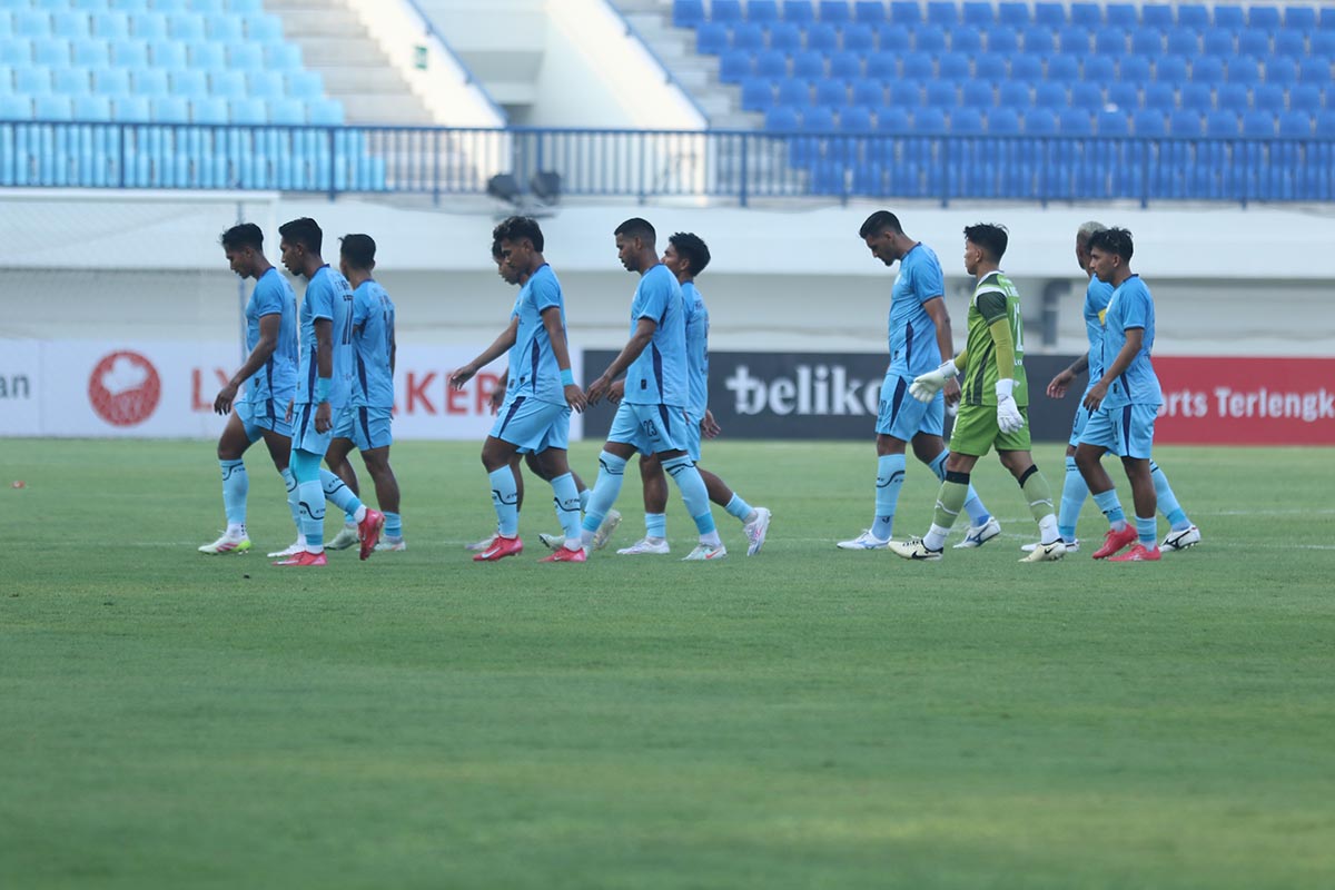 BUTUH KEMENANGAN: Pemain Persela di Stadion Surajaya Lamongan. Persela bakal menjamu Persipura, Senin. (ANJAR DWI PRADIPTA/RDR.LMG)